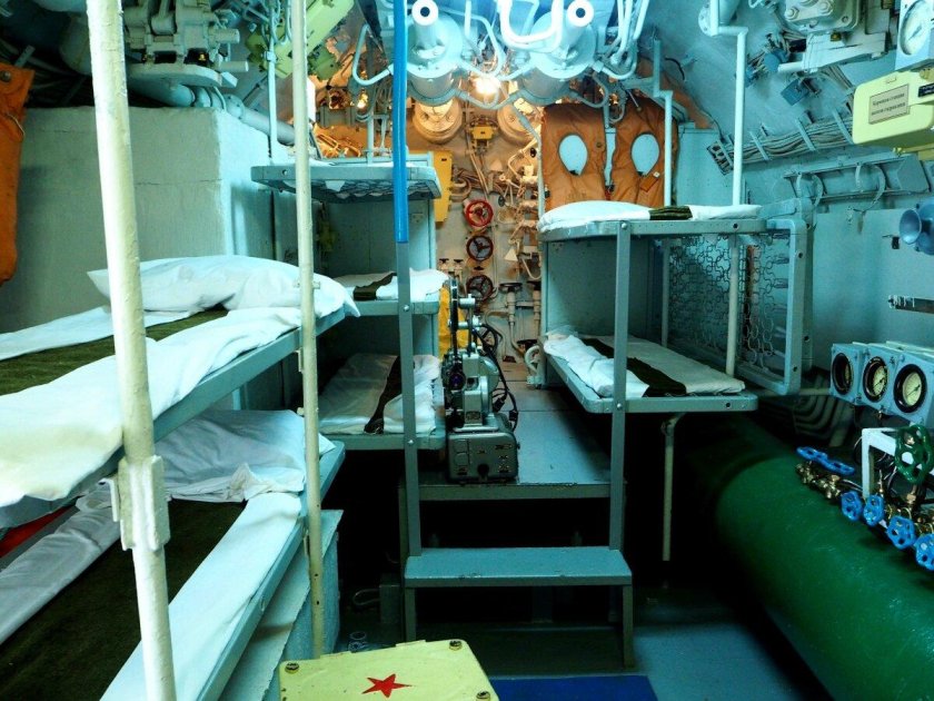 Подводная лодка Кубрик капитана