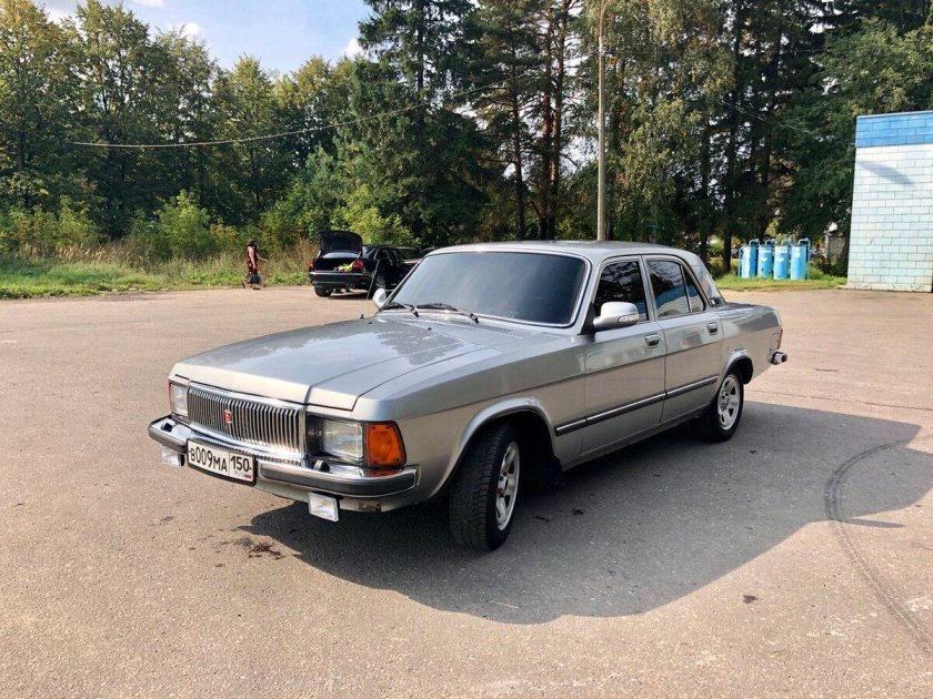 ГАЗ 3102 серебристая