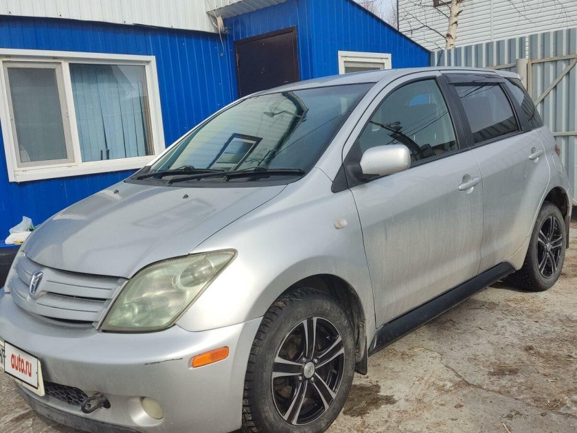 Toyota ist 1.5 at, 2002,