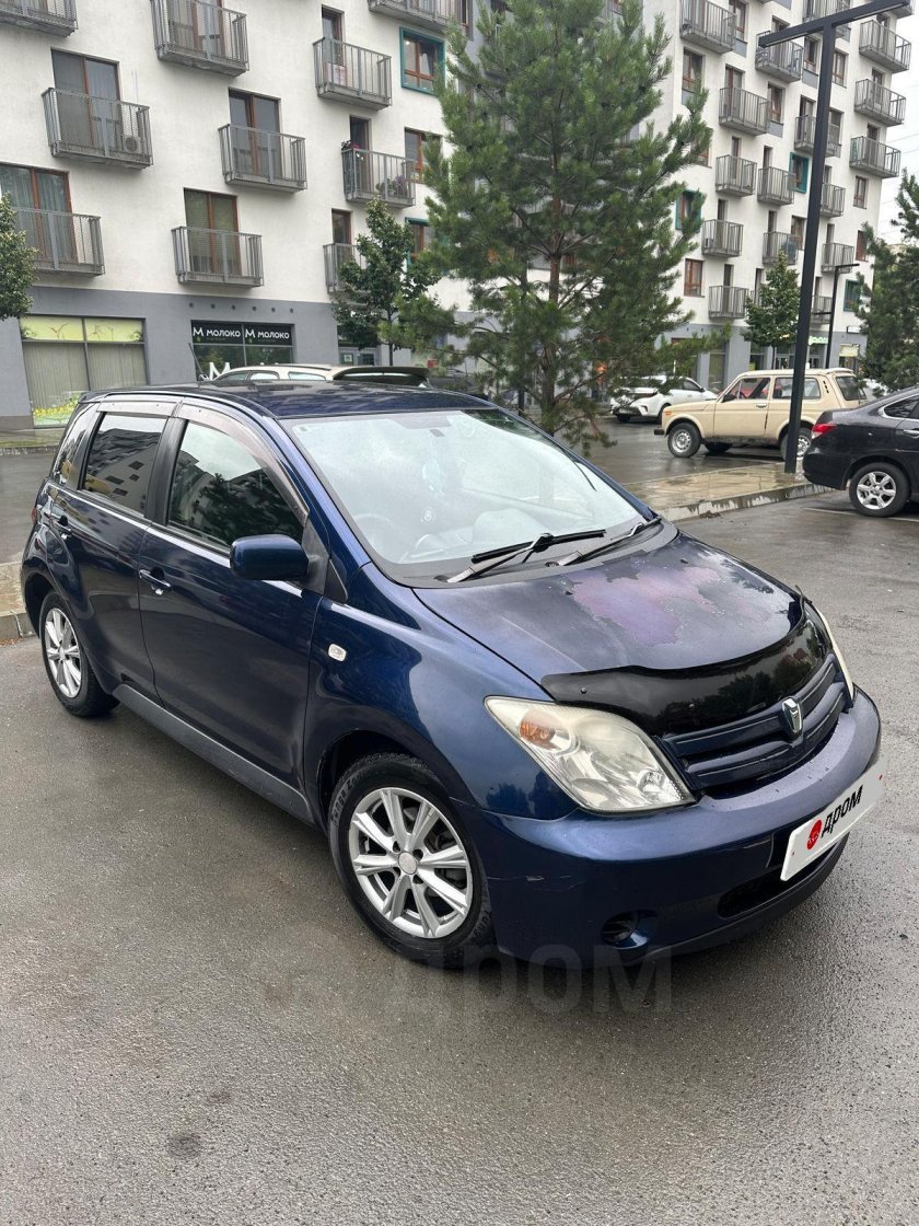 Тойота Ист синий