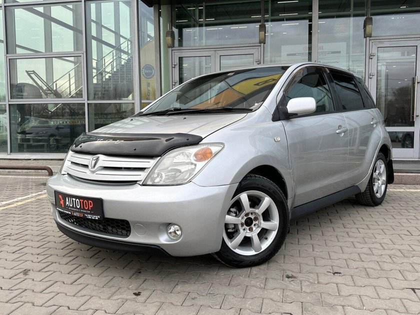 Тойота ист серебристый 2004