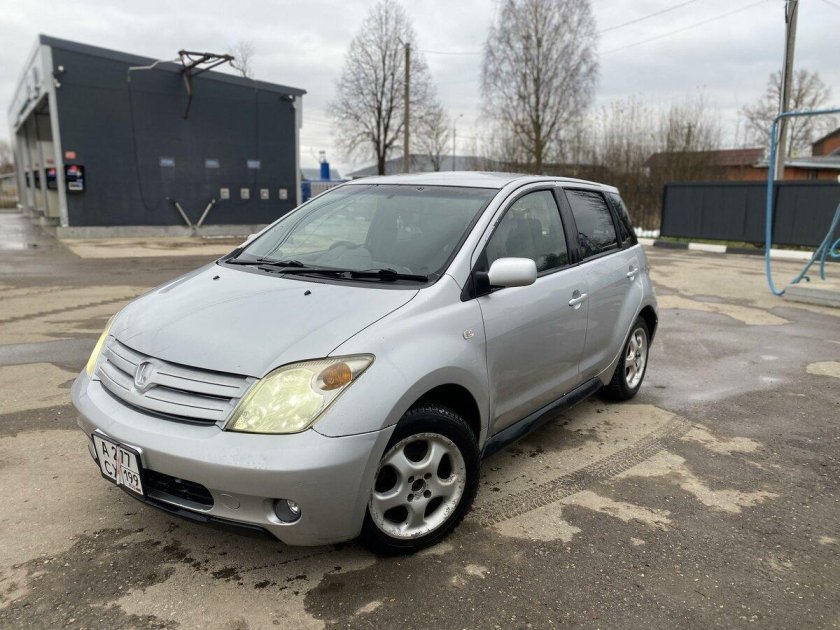 Тойота ист 2004