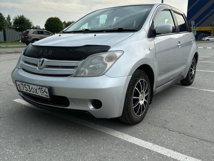 Тойота ист 2002г