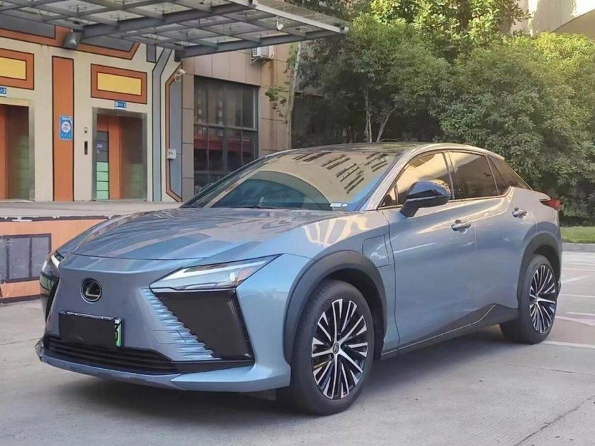 Lexus rz 450 e