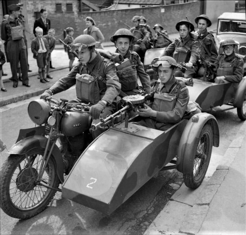 Мотоцикл БМВ 2 мировой войны с коляской