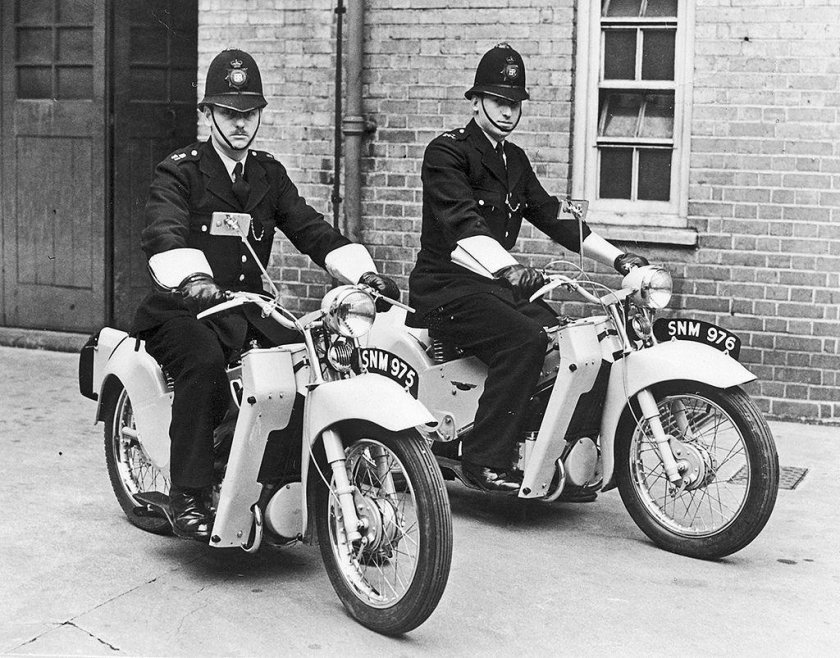 Полицейский мотоцикл