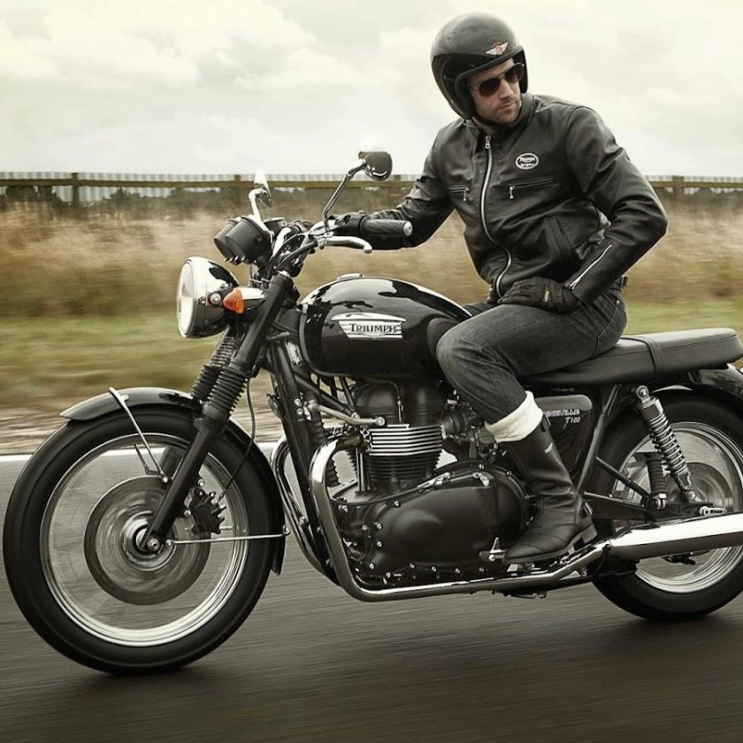 Мотоцикл triumph bonneville