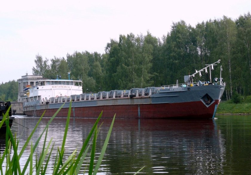Теплоход Жигулевск 1