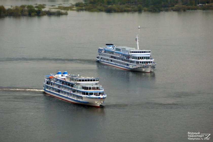 Речной теплоход