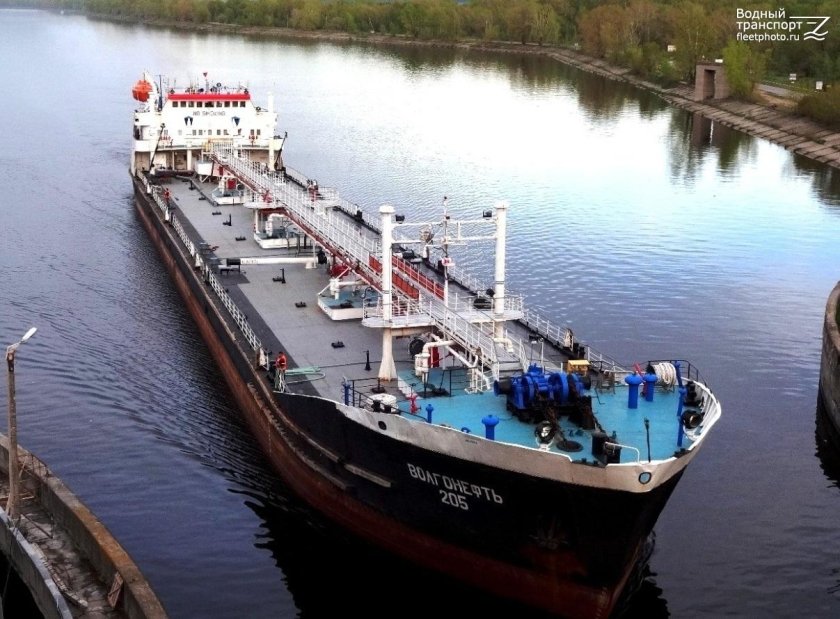 Танкер Волгонефть 205