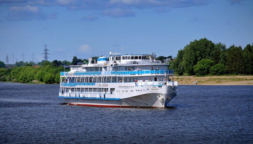 Волга река теплоход