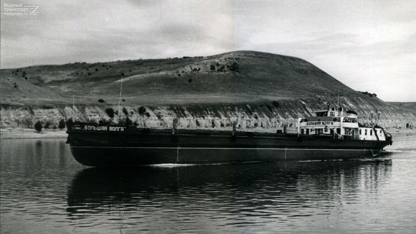 Теплоход большая Волга