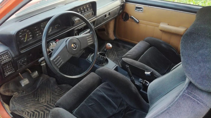 Opel Rekord e1 салон