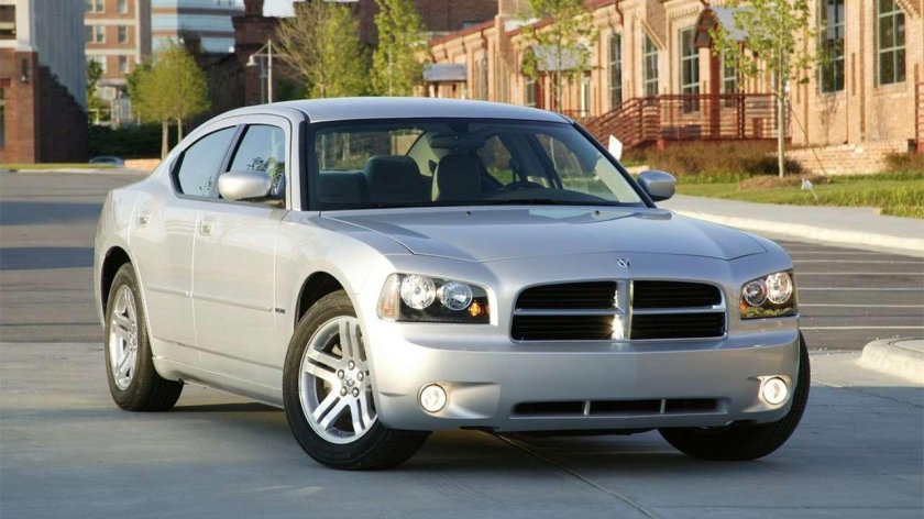 Додж Чарджер 2005