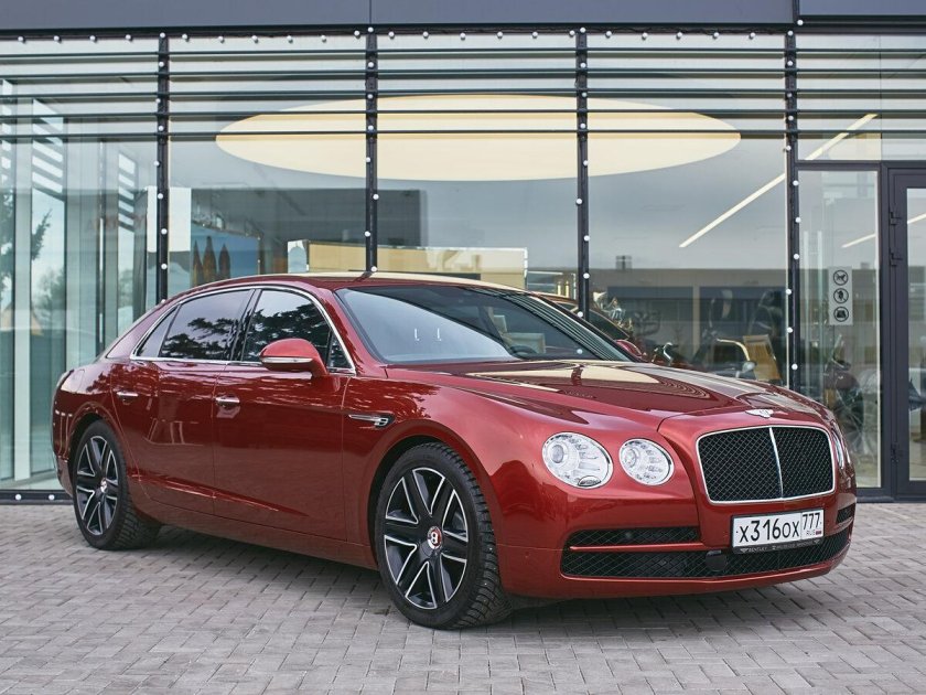 Бентли красный седан новый