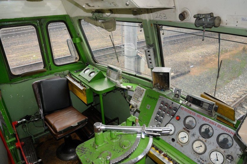 Кабина Локомотива вл 10