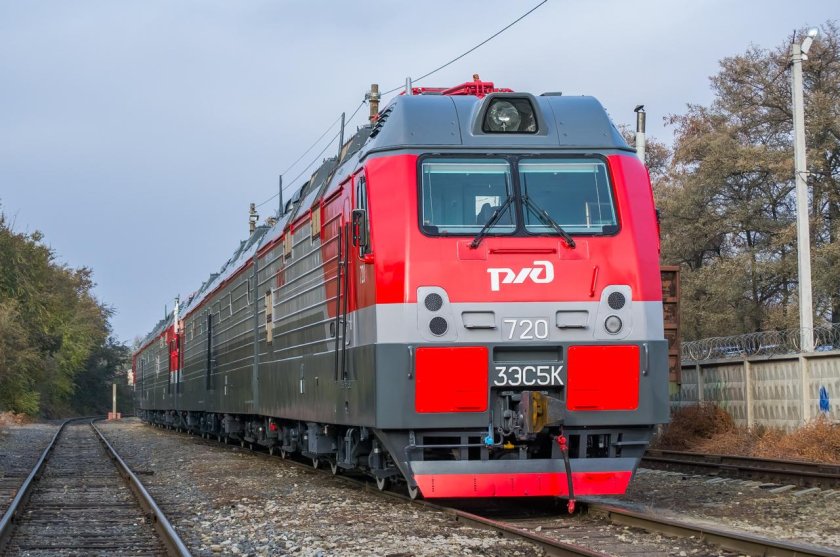 Локомотив ермак 2эс5к