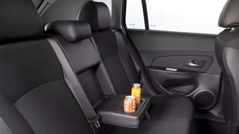 Круз хэтчбек салон сзади