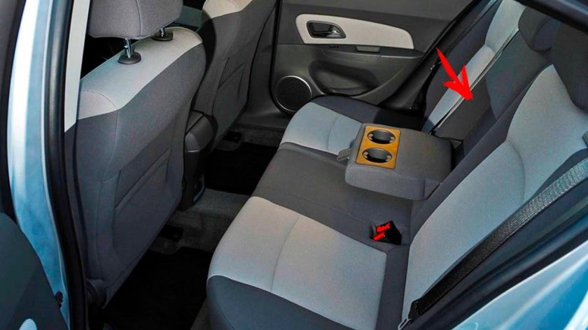 Круз хэтчбек салон сзади