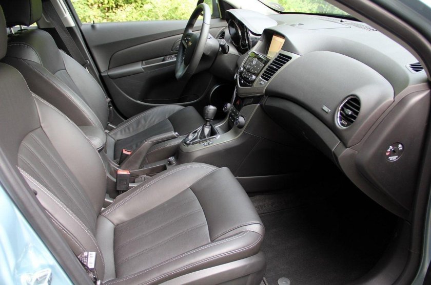 Chevrolet Cruze универсал салон