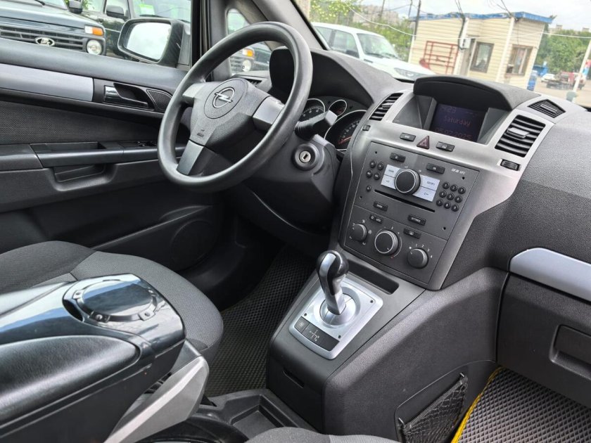 Opel zafira 2007 салон