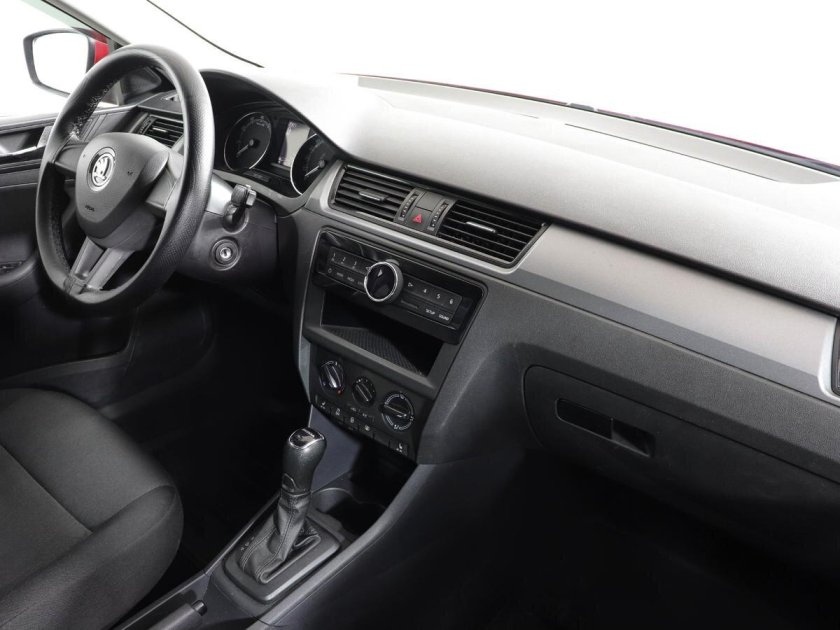 Шкода Рапид 17 года