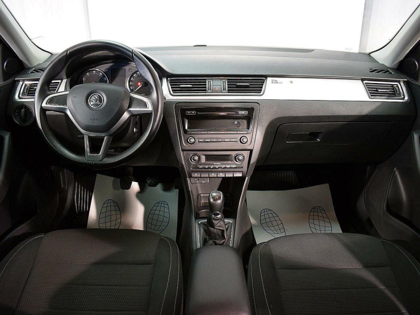Skoda Rapid 2015 салон