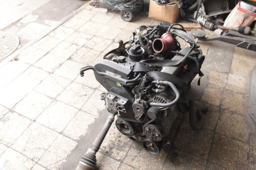 Двигатель APX 1.8 Audi