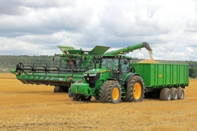 Трактор Джон Дир комбайн