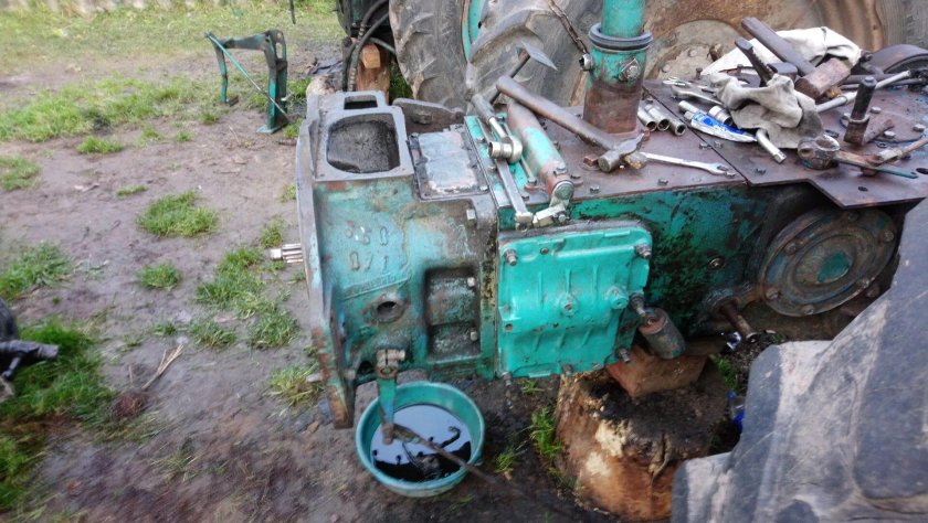 ЮМЗ-6 трактор ВОМ