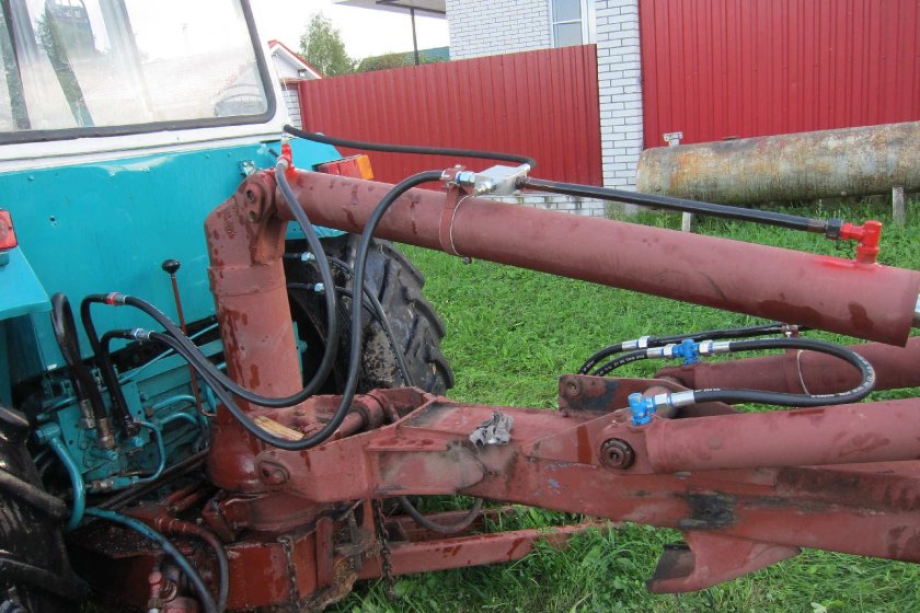 Крепление гидроцилиндра ЮМЗ 6