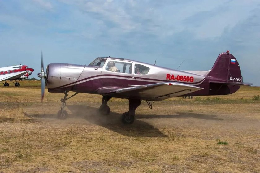 Самолёт як-18т