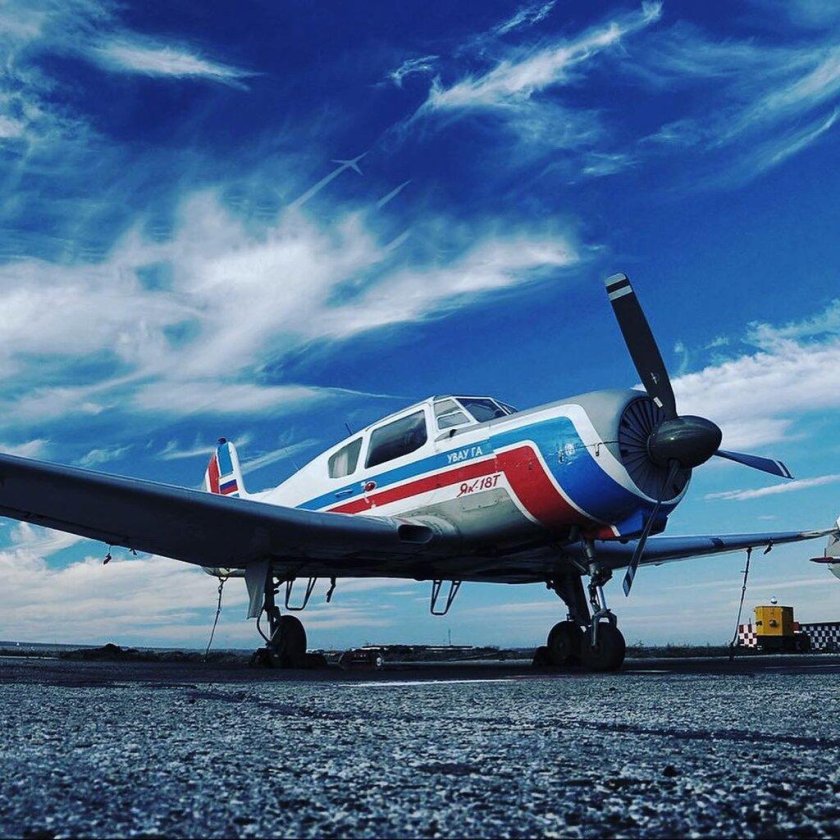 Самолет як 18 т