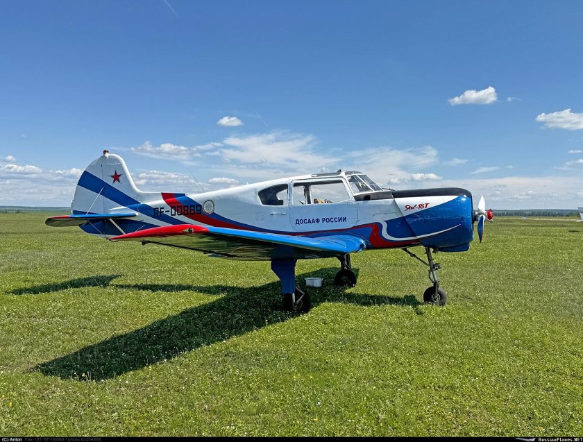 Самолет як 18