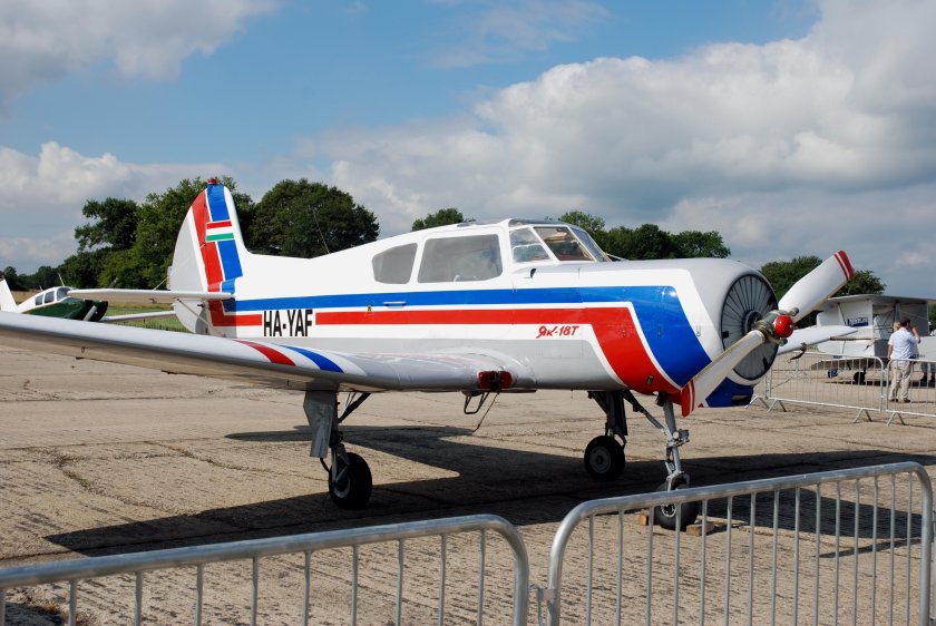 Як-18т кабина