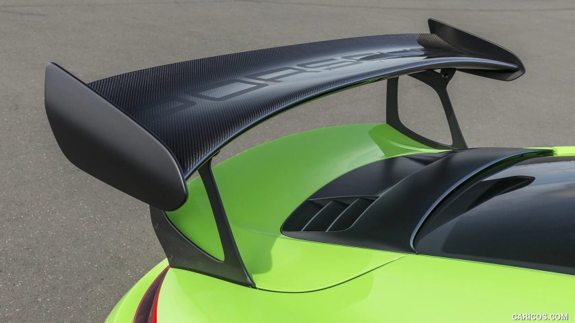 Порше 911 со спойлером