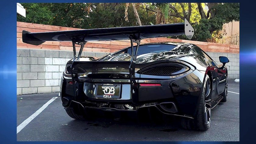Макларен 720s со спойлером