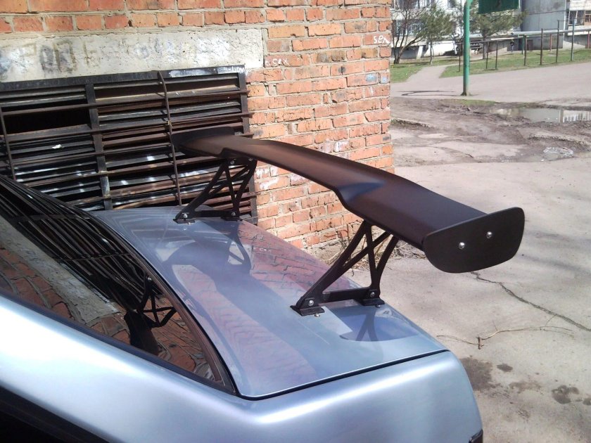 Спойлер на крышу ВАЗ 2107