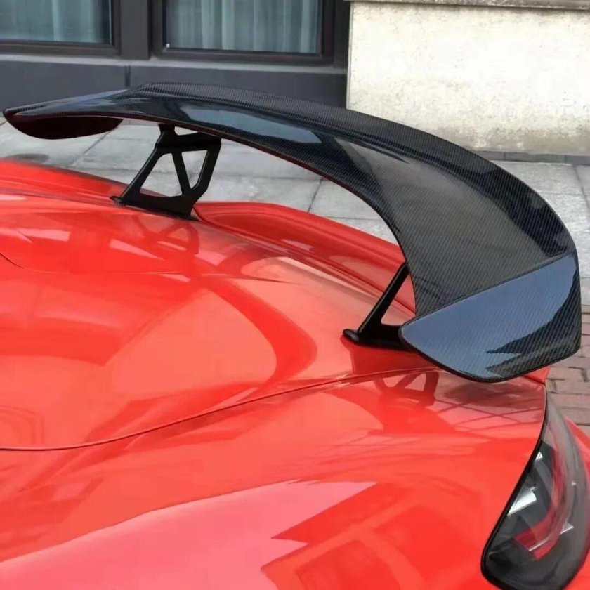 Автомобильный задний спойлер