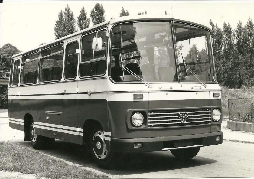 Автобус там