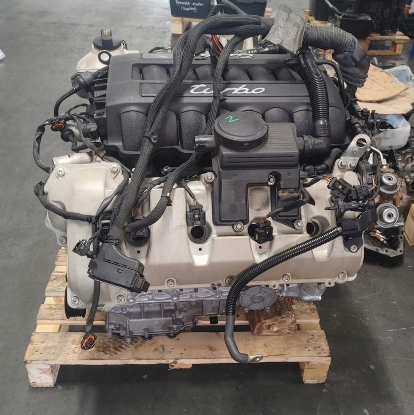 Двигатель Porsche Panamera 30 TDI поршни