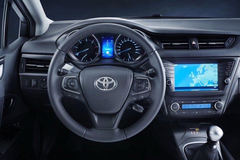 Toyota Avensis 2015