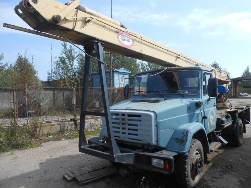 ЗИЛ-ПСС-121.22 автовышка