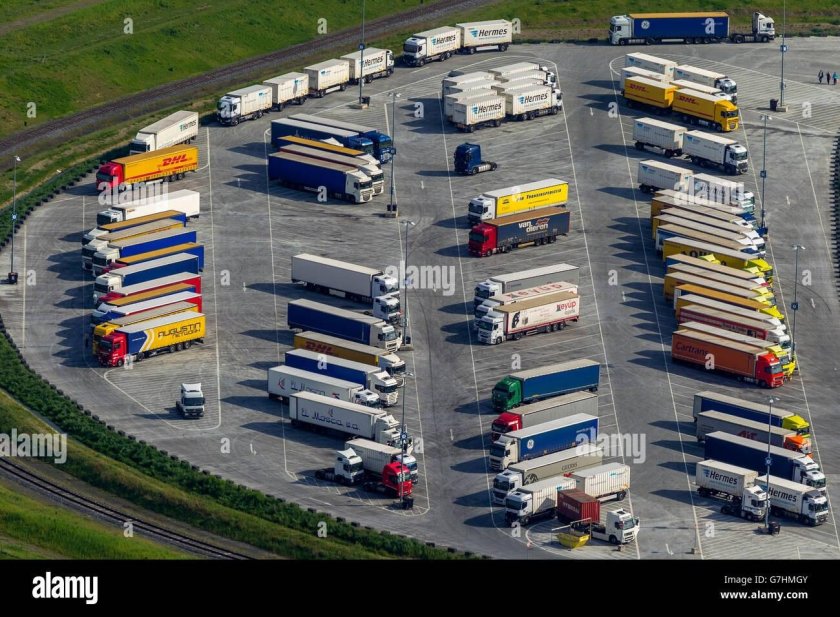 Парковка грузовиков