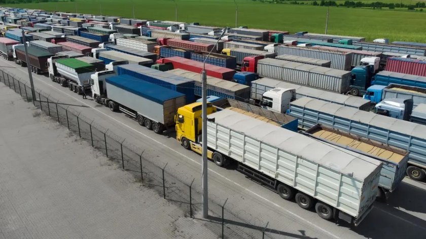 Грузовой автотранспорт