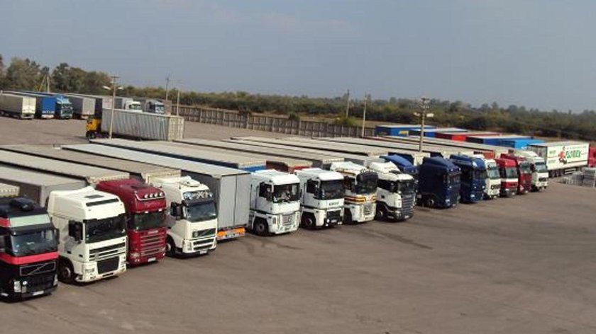 Стоянка грузовиков