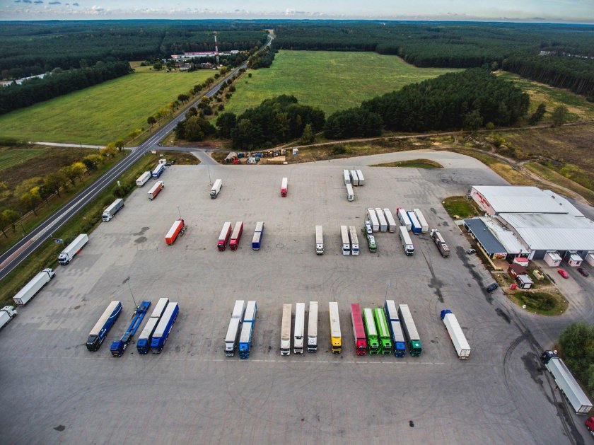 Стоянка грузовых автомобилей