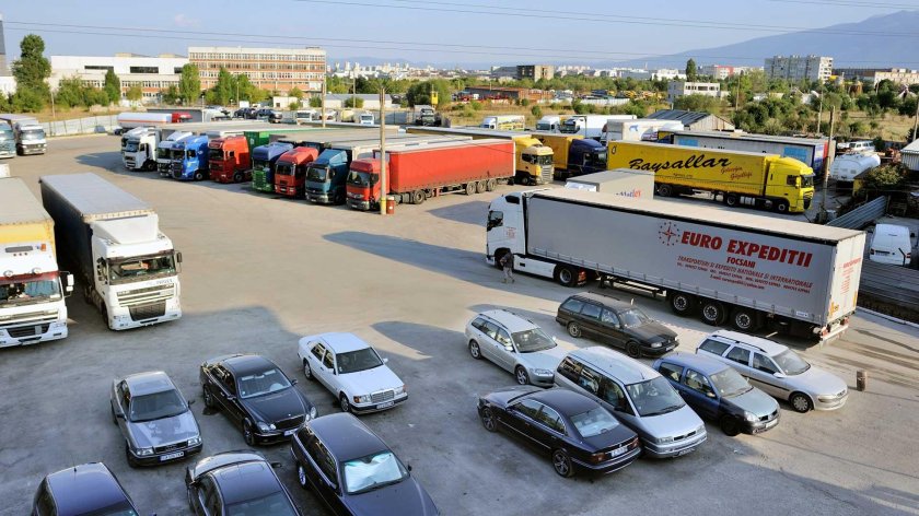 Стоянка грузовых автомобилей