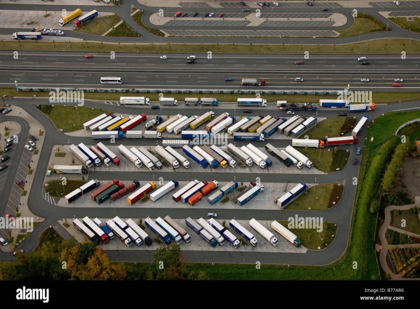 Стоянка грузовых автомобилей