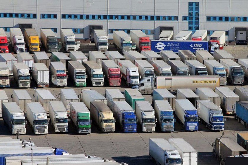 Стоянка грузовых автомобилей на а107